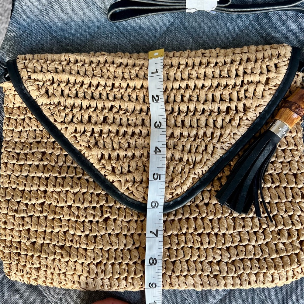 SOLD!  NWT!  Straw Studios Cross Body Purse with Black Trim. - Picture 3 of 6